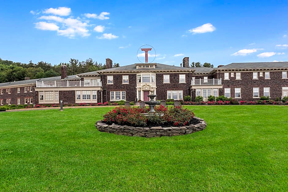 Traditions Hotel & Spa Johnson City - Binghamton, an Ascend Collection Hotel