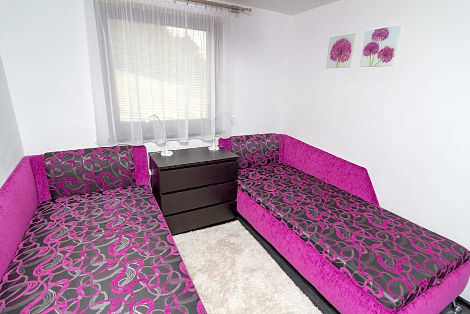 Chata Valca PATJA-v mesiacoch apríl až november pri prenajatí aj jedného apartmánu uzavrieme ostatné apartmány, aby ste si užili súkromie