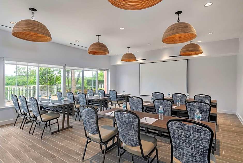 DoubleTree Suites By Hilton Naples