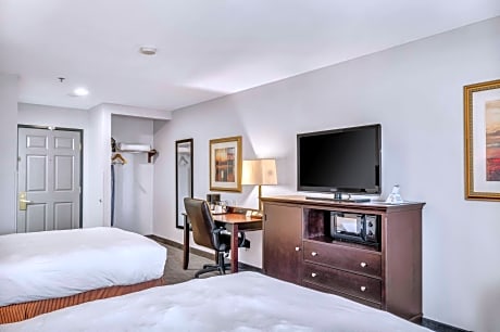 2 Queen Beds, Suite, Nonsmoking