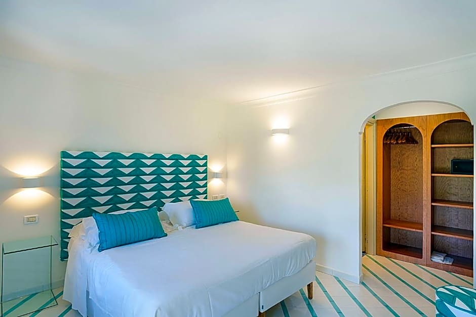 Photo 1 of 11 of Junior Suite, Garden View