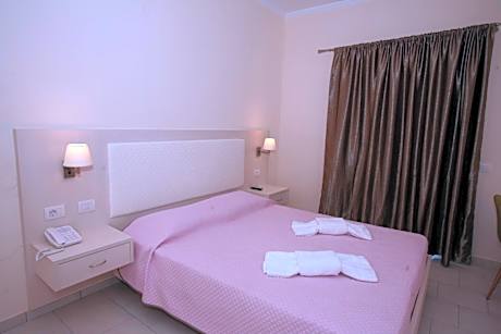 Standard Double or Twin Room with Garden View