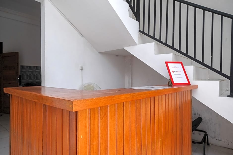 RedDoorz near De La Salle Manado