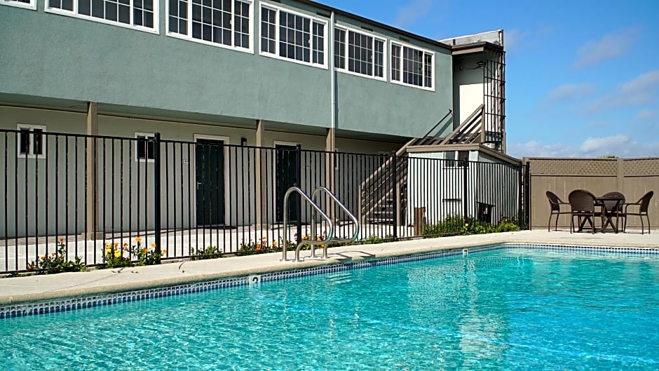 Sea Breeze Inn - San Simeon