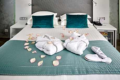 Prestige Queen Room with Spa Bath - Non-Smoking