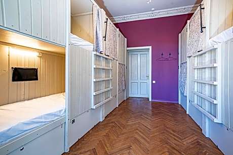 Bunk Bed in 8-Bed Female Dormitory Room