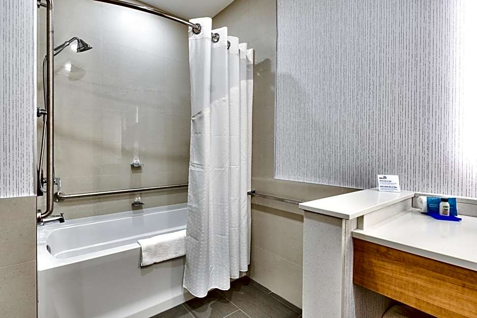 Holiday Inn Express & Suites Trois Rivieres Ouest By IHG