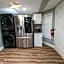 Modern Luxe Family & Groups Friendly Bungalow with Patio & Workspace
