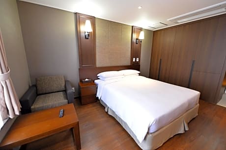 Special Offer - Superior Double Room with Late Checkout until 13:00 PM