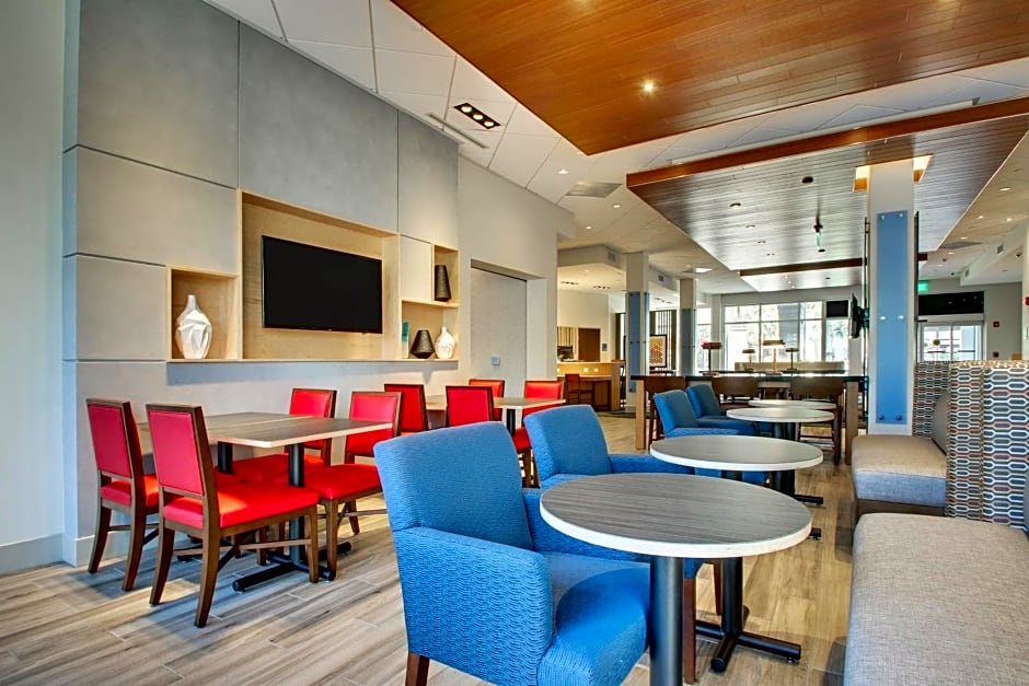 Holiday Inn Express & Suites Charleston NE Mt Pleasant US17 By IHG