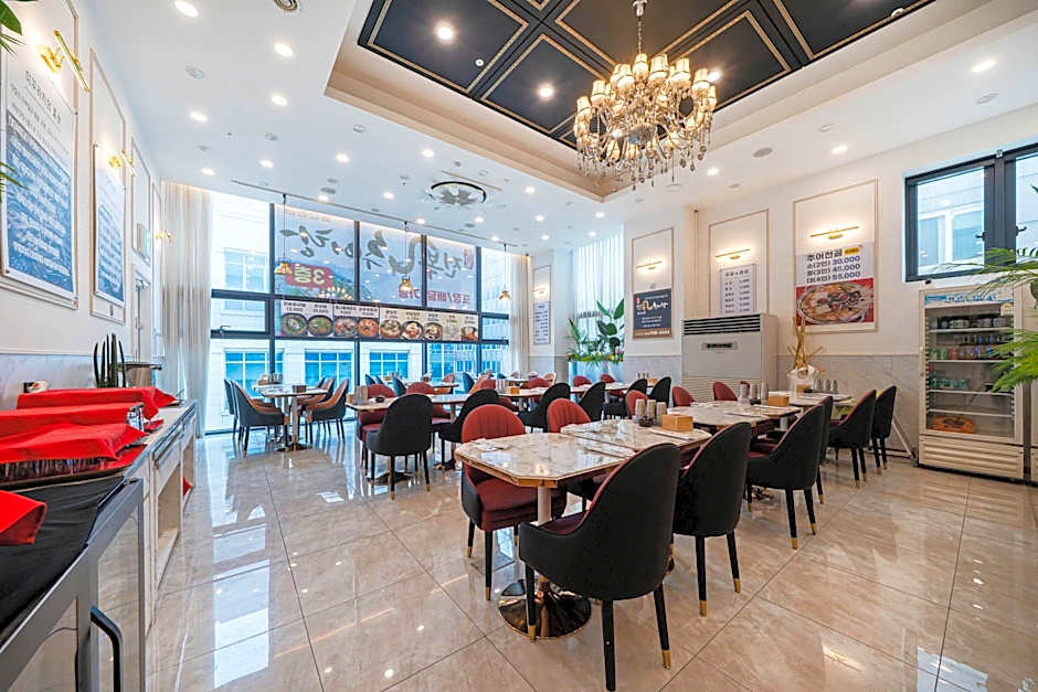 Ashton Hotel
