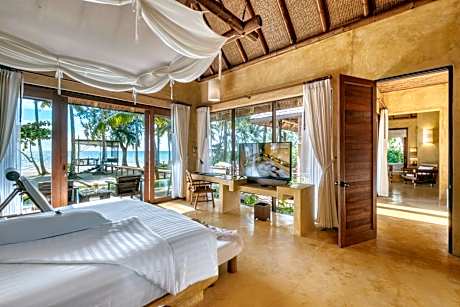 Beachfront Suite Pool Villa