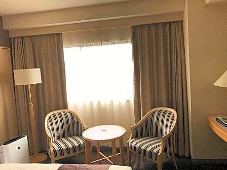 Twin Room with River View - Non-Smoking