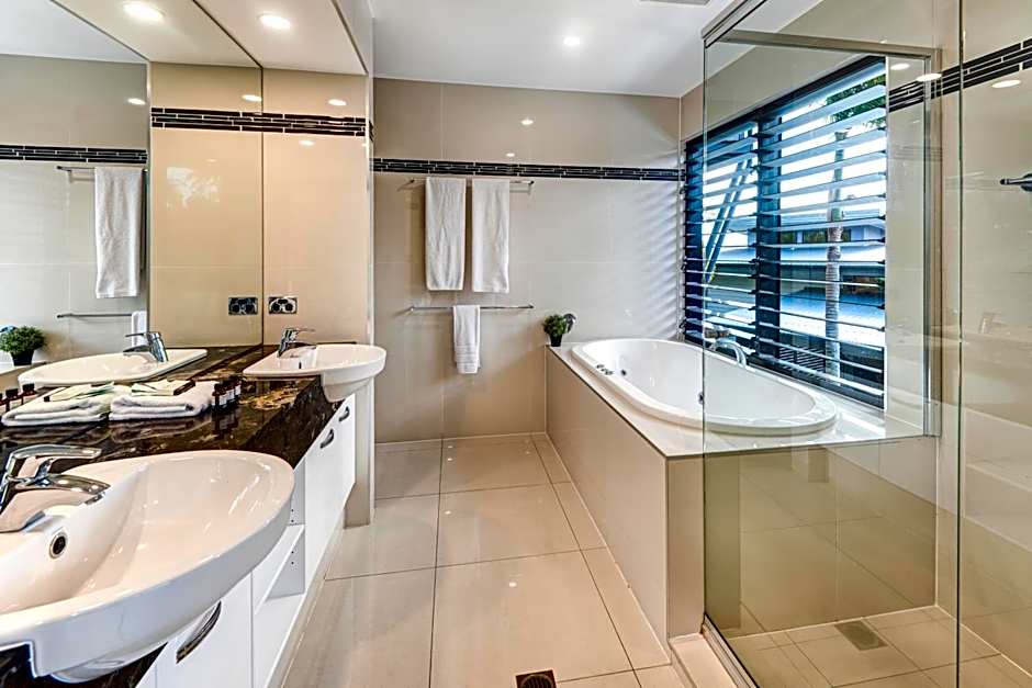Pinnacle Apartments on Hamilton Island by HIHA