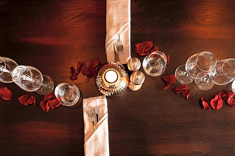 Hotel Dali Val d'Europe Tapestry Collection by Hilton