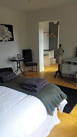 Deluxe Double Room with Side Sea View