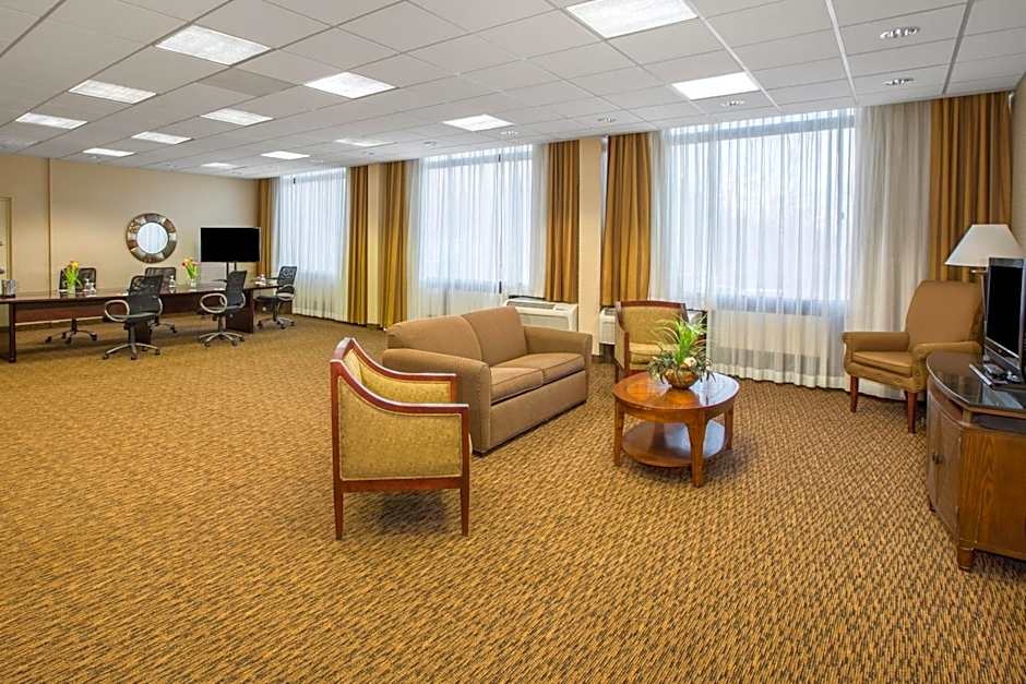 Crowne Plaza Cleveland Airport By IHG