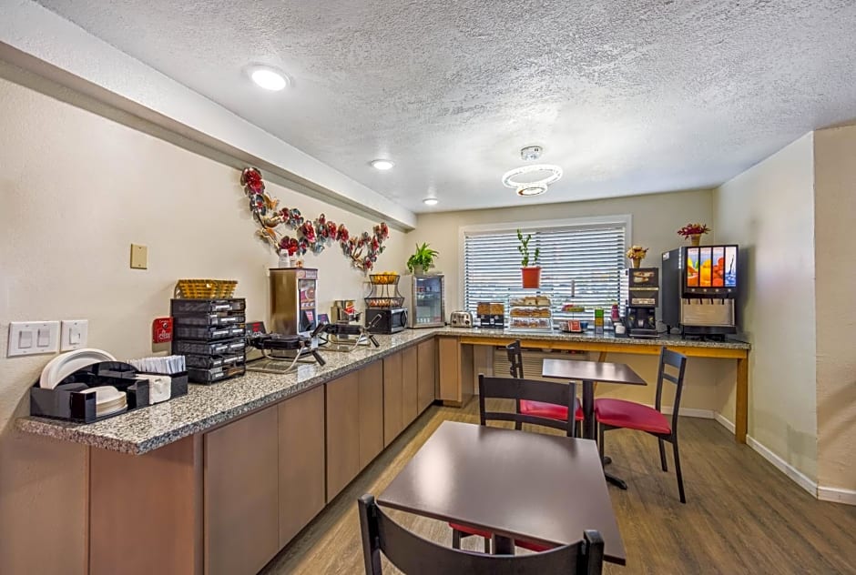 Red Roof Inn & Suites Medford - Airport