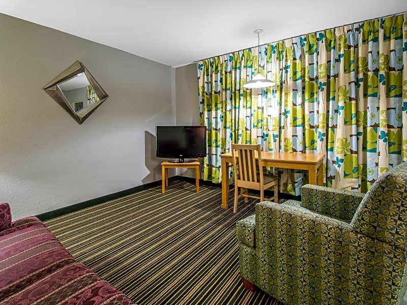 Rodeway Inn & Suites Winter Haven Chain of Lakes