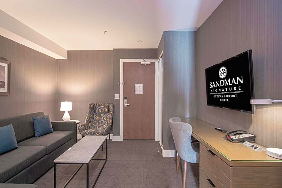 Sandman Signature Ottawa Airport Hotel