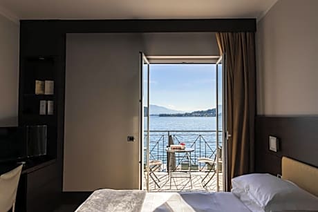 Double or Twin Room with Lake View