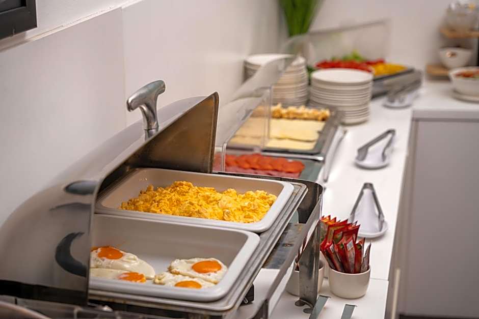 Escala Hotel & Suites