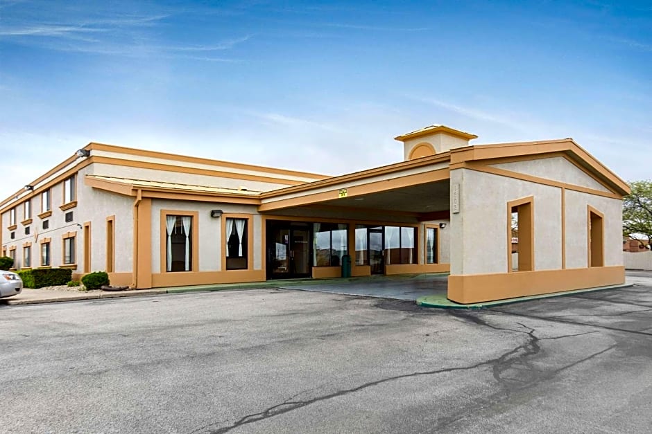 Quality Inn & Suites Bloomington University Area