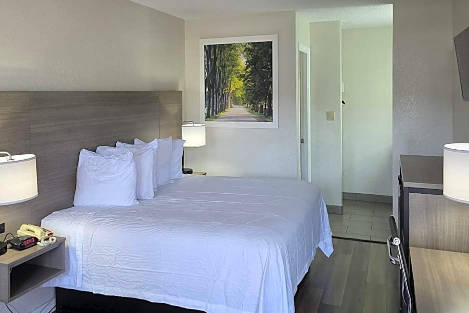 Days Inn by Wyndham San Marcos