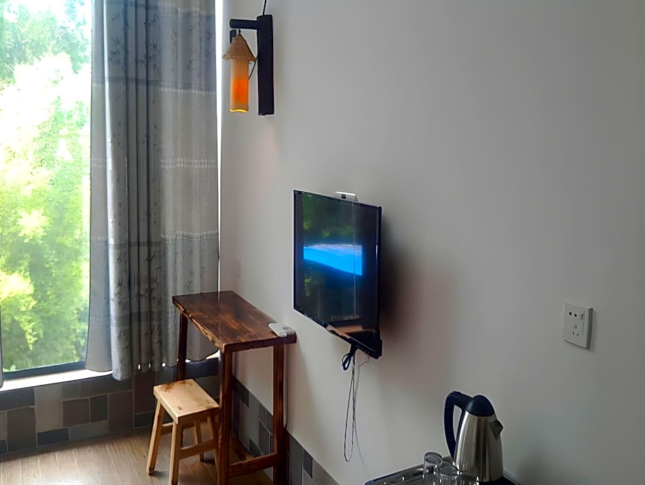 Yellow Cloth Reflection Inn