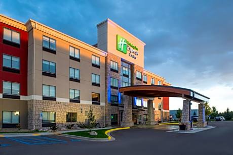 Holiday Inn Express Hotel & Suites Bismarck By IHG