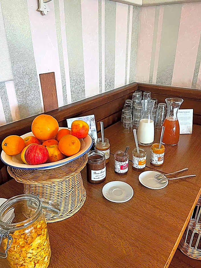 Logis Hôtel Du Château - Combourg, Proche Saint-Malo