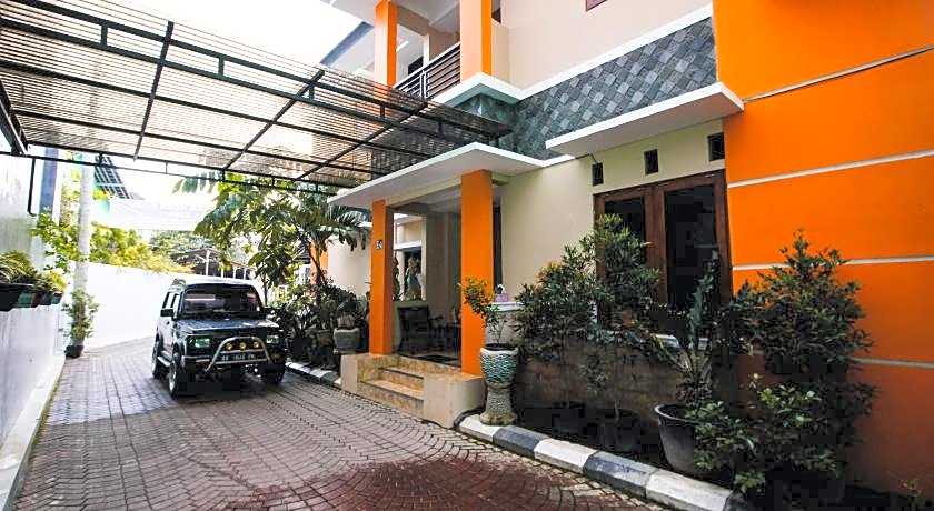 RedDoorz Plus @ Pogung Raya