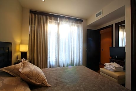 2- Bedroom Apartment Suite with Complimentary Spa Access