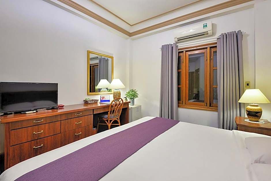 Photo 1 of 4 of Economy, Windowless