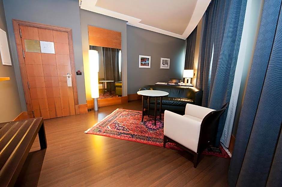 Photo 1 of 2 of Junior Standard Suite