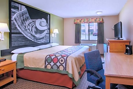 1 King Bed Smoking