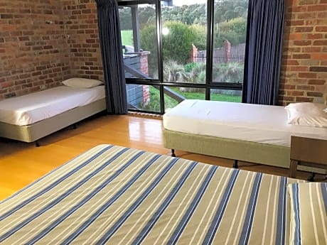 Four-Bedroom Lodge