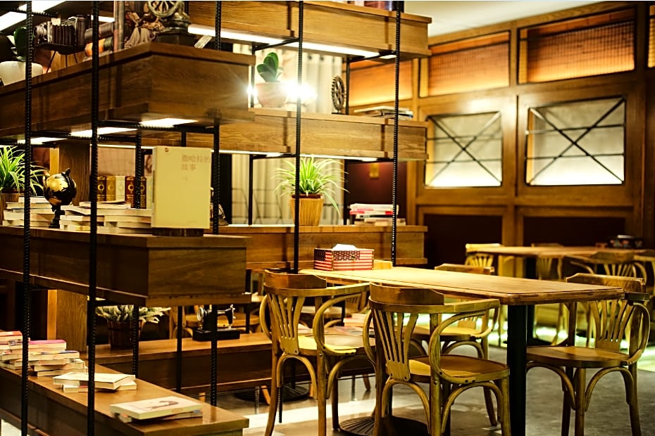 James Joyce Coffetel Chongqing Huangnibang Subway Station