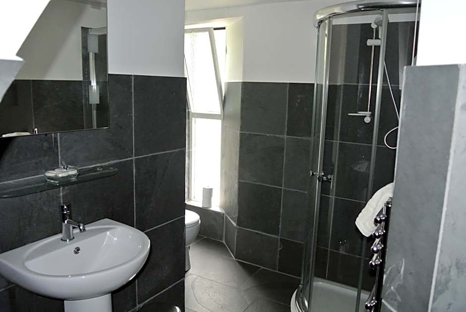 The Falls Of Dochart Inn