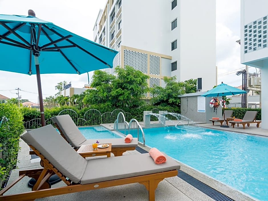 Recenta Suite Phuket Suanluang