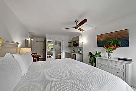King Studio Steps to Beach + Pools | Maui Banyan