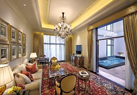 Royal Suite with Plunge Pool with Airport Transfers & Lounge Access