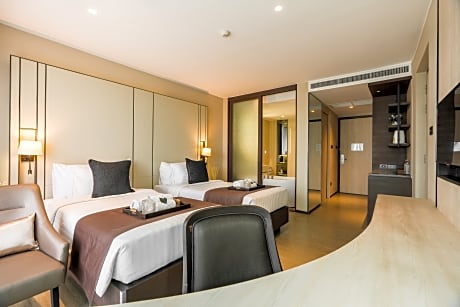 Deluxe Twin with Balcony (H)