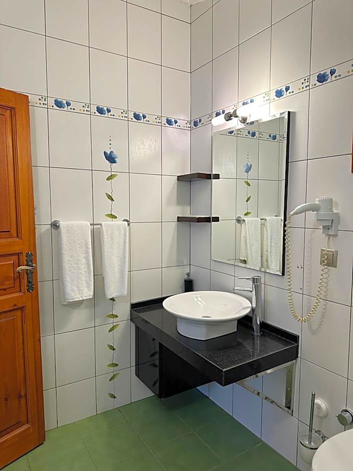 Azur Hotel