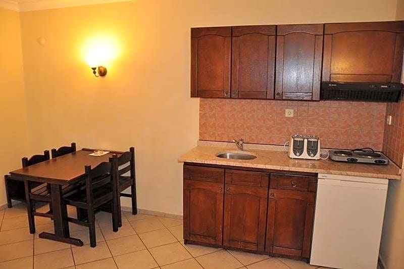 Club Turquoise Apart