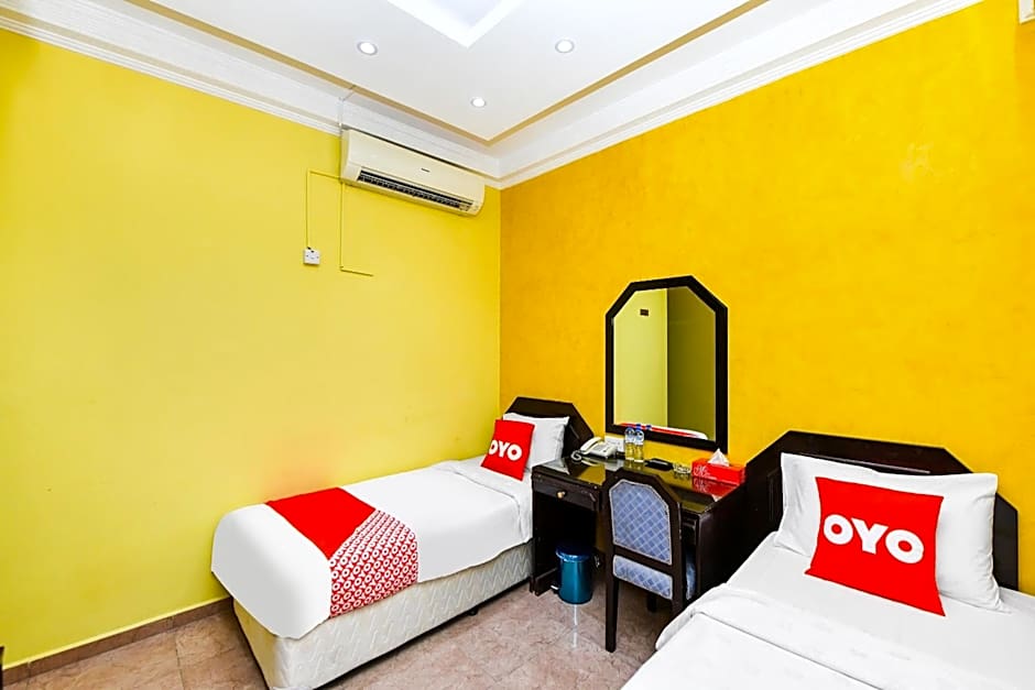 OYO 137 Marina Hotel