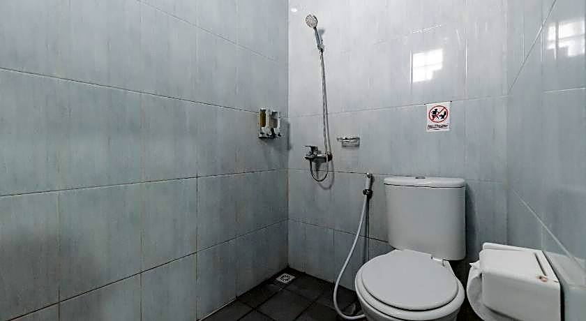 RedDoorz near Pasar Baru Bandung