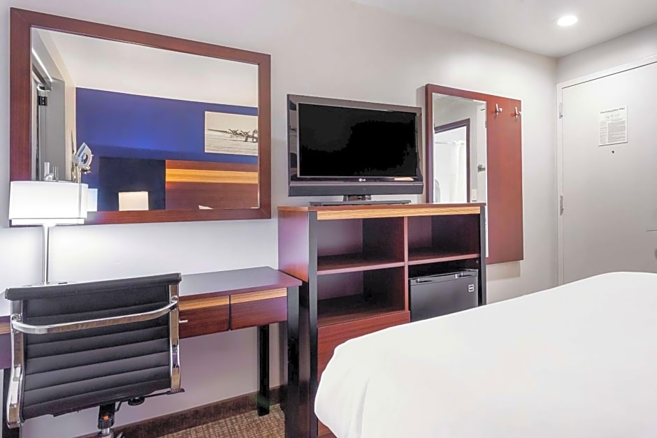 Avion Inn Near LGA Airport, Ascend Hotel Collection