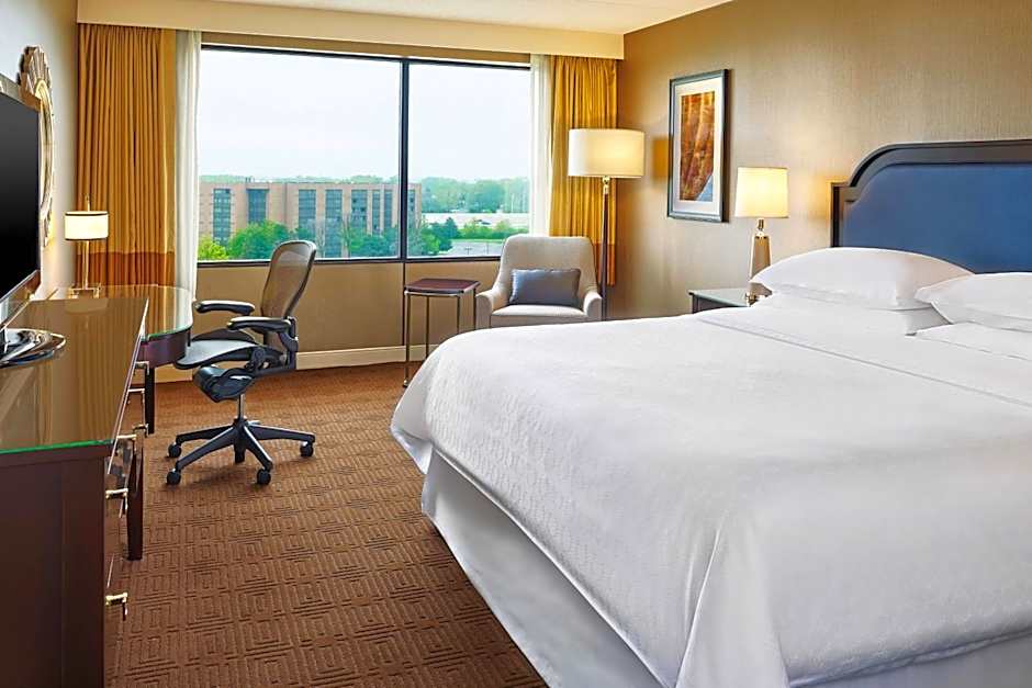 Sheraton Lisle Naperville Hotel