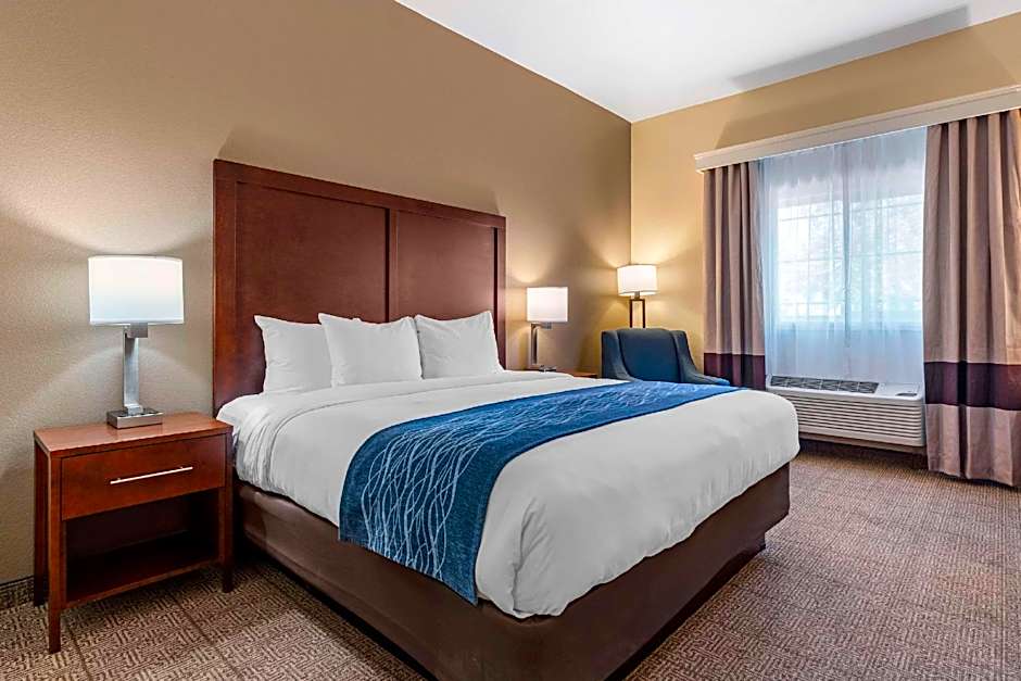 Photo 1 of 7 of 1 King Bed, Accessible